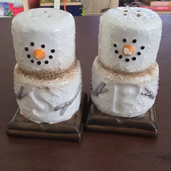 Ceramic Snowman Salt & Pepper Shakers Set, White Glossy Finish, Winter Theme