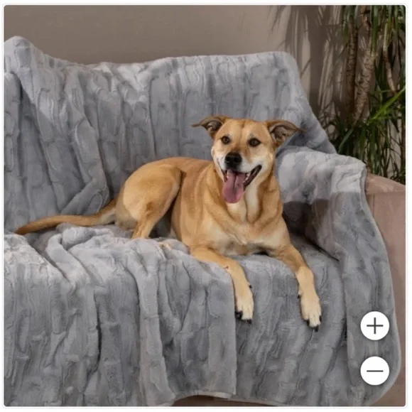 NWT Brentwood Originals Oversized Waterproof Pet Blanket & Furniture Protector
