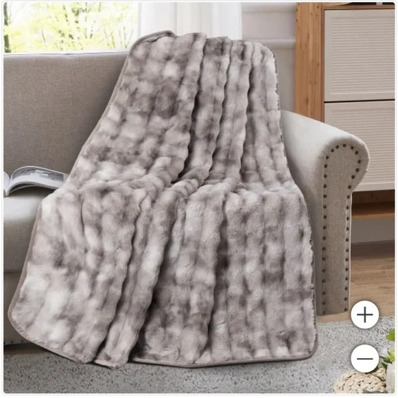 Brentwood Oversized Waterproof Pet Blanket and Furniture Protector, Bubble Fur