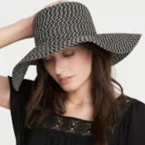 Old Navy Black and Tan Woven Hat
