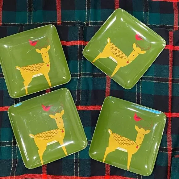 Reindeer Set of 4 Kids Green Square Plastic Snack/Lunch Plates ‎ 8-1/2