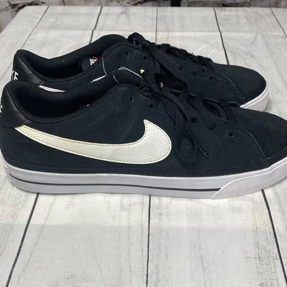 Nike Men's Court Legacy Suede Black and White Sneakers Sz 9