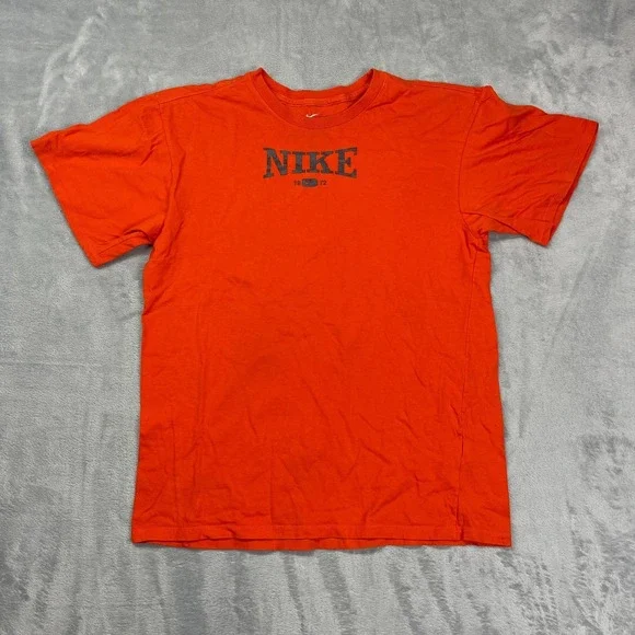 Nike Shirt Mens Small Orange Graphic Logo Athletic Cut Crew Neck‎ Pullover Tee