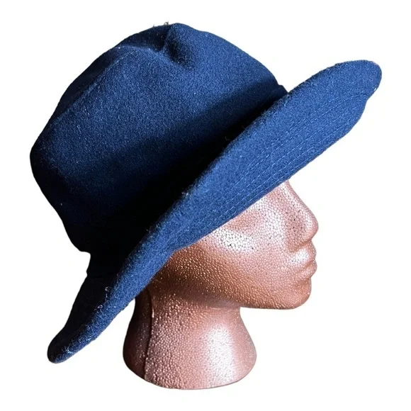 1980 vintage women’s wool hat in navy