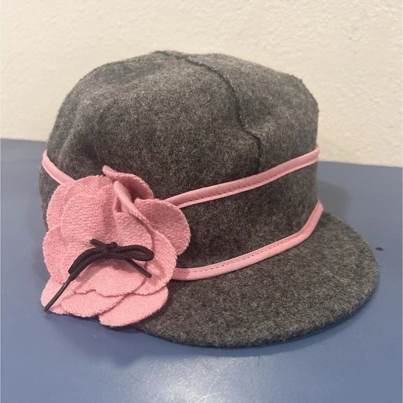 Stormy Kromer The Petal Pusher Cap Gray Pink Flower Sz 7 1/8‎ Newsboy Style USA