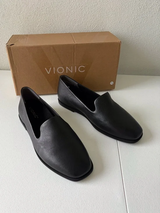 Vionic Willa‎ 2.0  9 Wide Black Leather Comfort Flats Arch Support Casual Office
