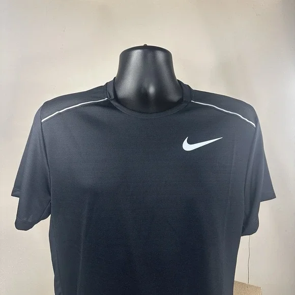 Nike Mens Miler Short Sleeve Reflective Running Top Black Small‎ AJ7565-010 $35