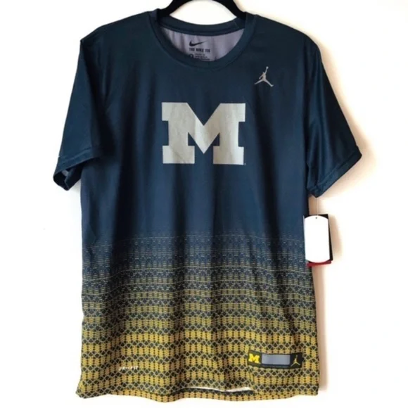 Nike T-shirt size M new
