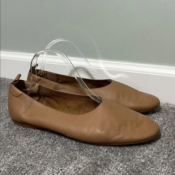 Everlane The Italian Leather Day Glove Flats in Tan-Brown size 10