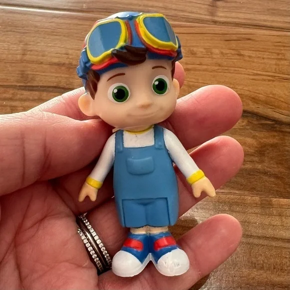 Cocomelon Moonbug TomTom Action Figure‎ with Goggles 3