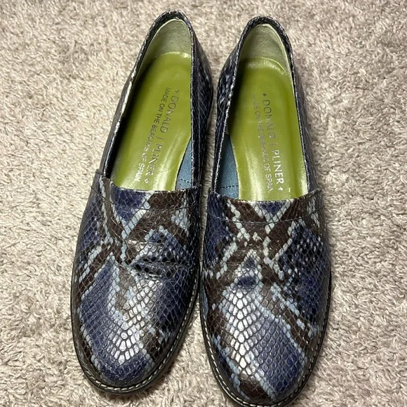 Women’s Donald‎ J Pliner brown leather loafers Snakeskin 5.5 51/2 Flats Comfy