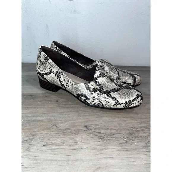 Clarks Collection Taupe Snakeskin Slip-On Loafers Women's Size 7 M Black and Tan