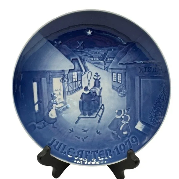 Bing & Grondahl 1979 Christmas Plate Jule After Winter Village Sleigh Blue White