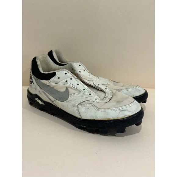 Nike Shark Cleats Size 10.5 (missing Laces)‎