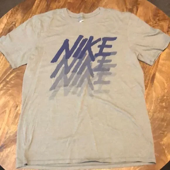 NIKE gray men's tee shirt/Size M