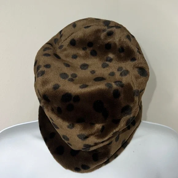 🔹 La Maison De La Fausse Fourrure Paris Fuzzy Polka dot Bucket Hat
