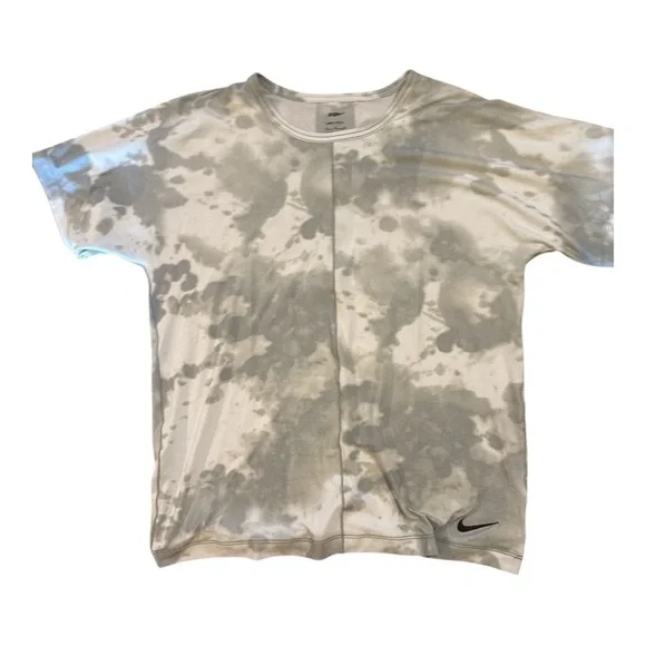 NIKE men’s Gray Tie-Dye yoga T-Shirt