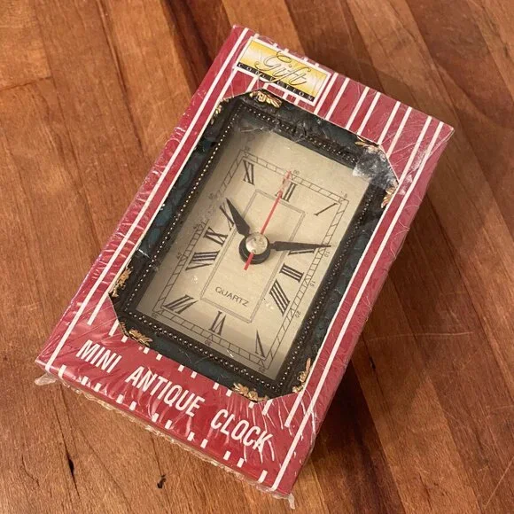 Mini Quartz Analog Clock