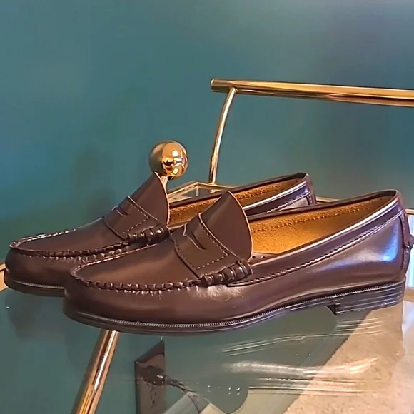 NWOB SEBAGO  burgundy loafers