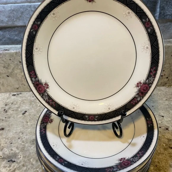 NORITAKE ETIENNE 8 BREAD PLATES6 & 1/2”‎