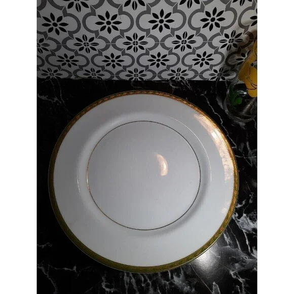 Mikasa Viscount 5688 green gold plates