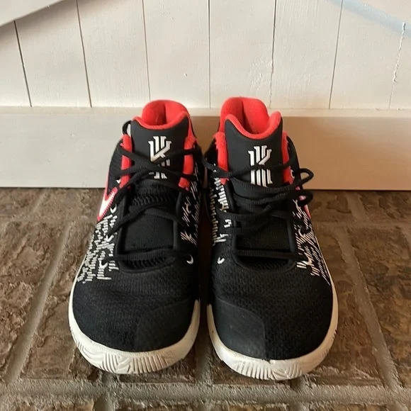 Nike Kyrie Irving Flytrap 2 Black Bright Crimson Size 8.5