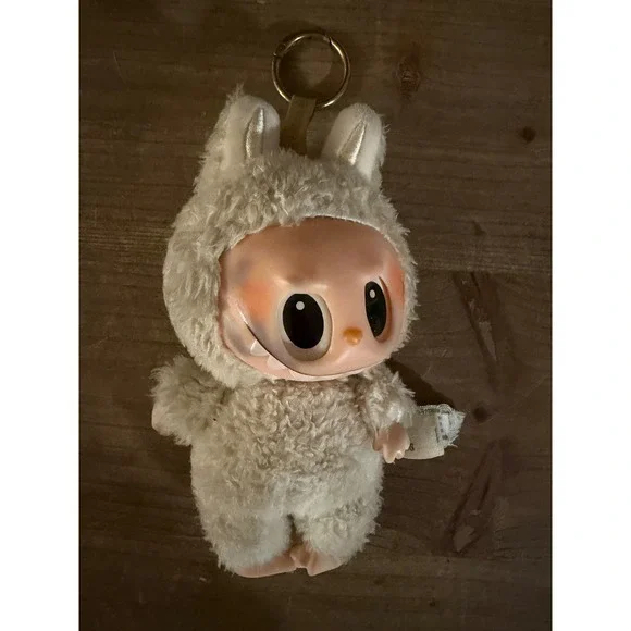 Pop Mart Labubu The Monsters Plush Pendant Keychain Cream White Kasing Lung
