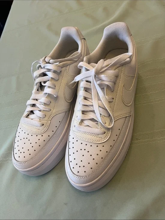 Nike Men’s White Low-Top Sneakers with Perforated Toe