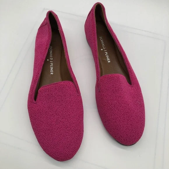 Donald Pilner magenta beaded flats. Sz 6