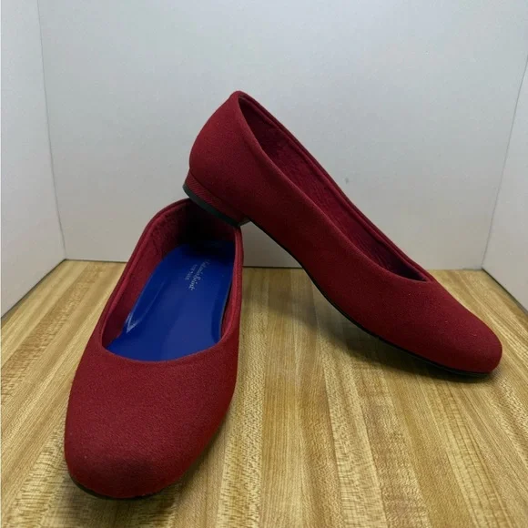 Antonia Saint New York Red Fabric Flats Round Toe Slip On Shoes Size 7C