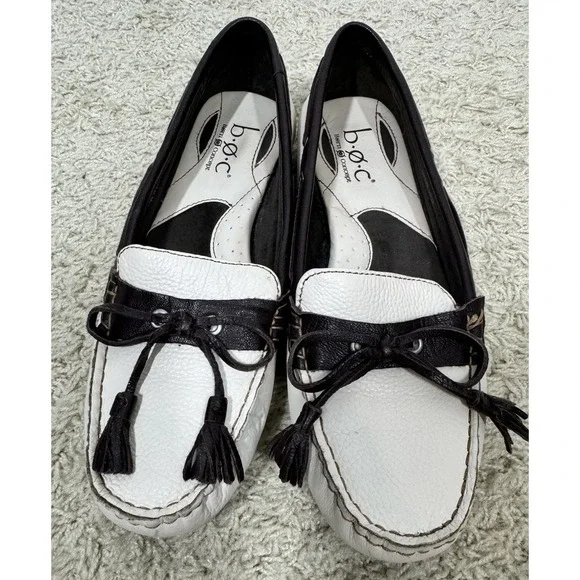 BOC Women's White‎ Pebbled Leather Driving Loafers Brown Tassel And Trim Size 8