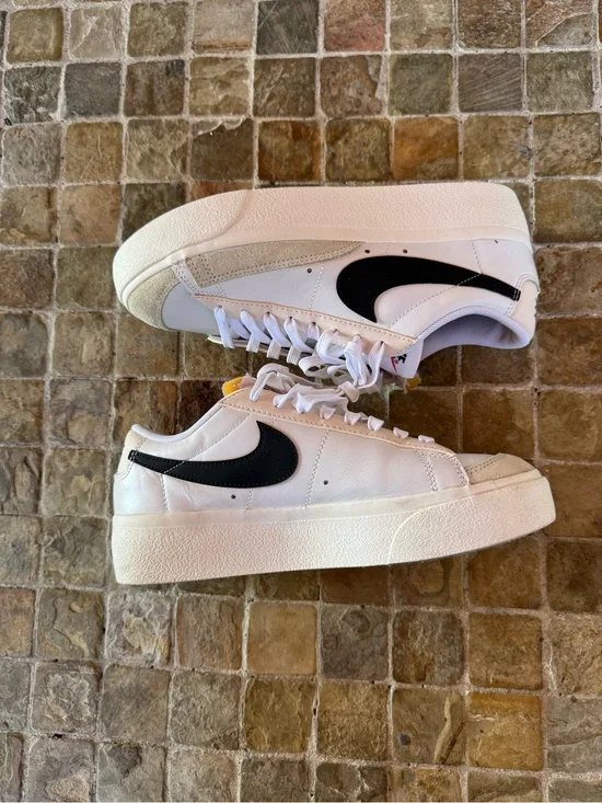 Nike womens White and Cream Low-Top Sneakers