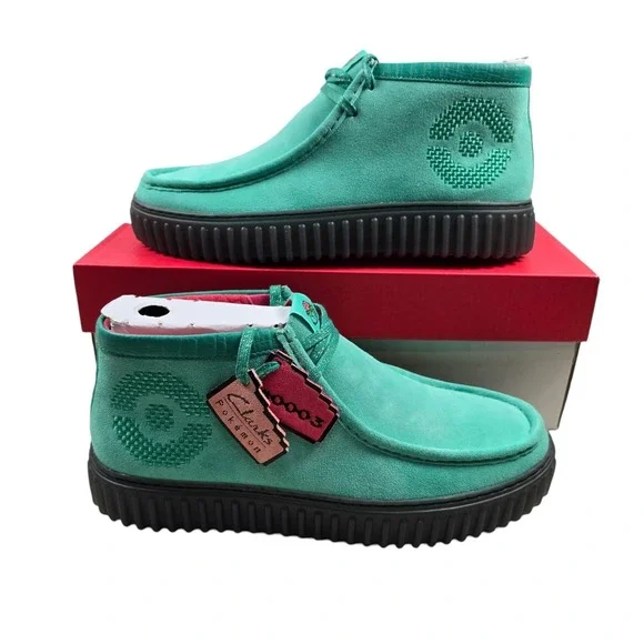 Clarks Torhill Explore X Pokémon Venusaur Turquoise Suede Chukka, Mens Sz 10 NEW