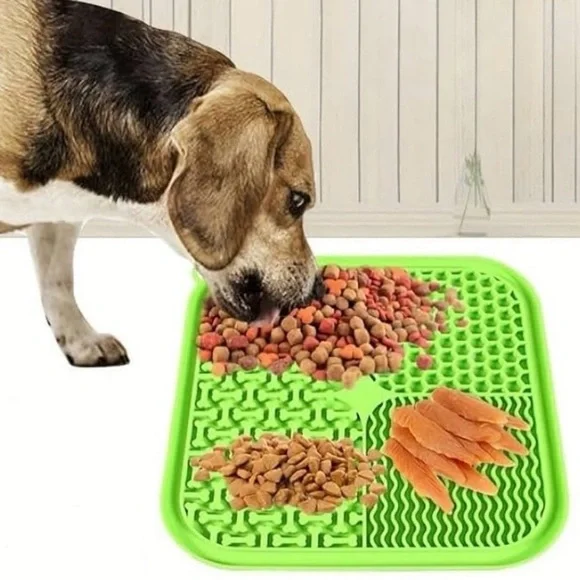 💞 New Green Silicone Pet Slow Feeder & Enrichment Lick Mat with Suction Cups