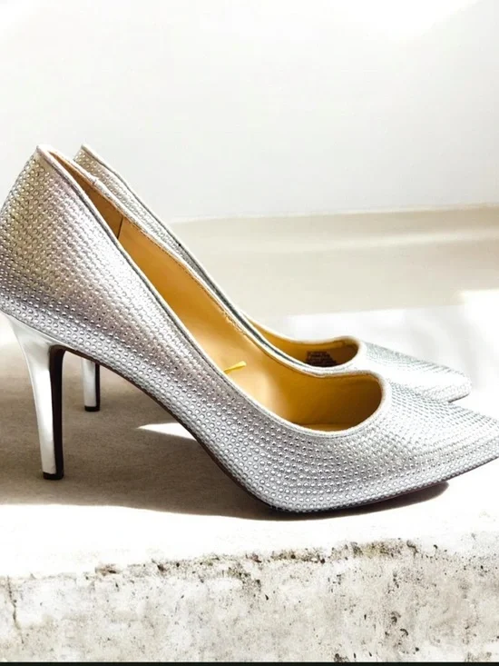 NWOT Jessica Simpson Silver Rhinestone Pointed Stiletto Sparkly Heels Pumps 7.5