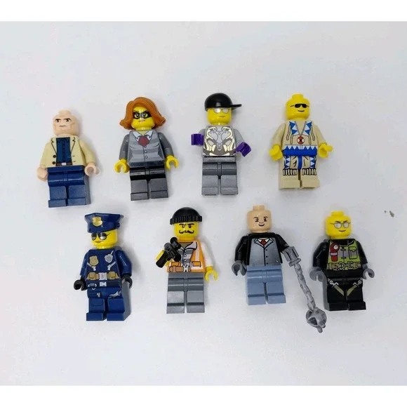 Lot‎ Of 8  Lego Mini Figures Classic Town City W/ Accessories