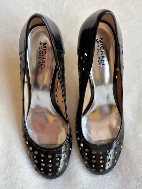 MICHAEL Michael Kors Black Studded Leather Round Toe Pumps Women's‎ Size 8.5M