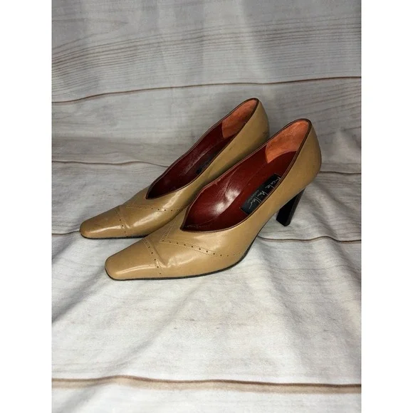 Vintage Nicole Miller Collection Heels Size 7M Tan Leather Pumps Made in Italy‎