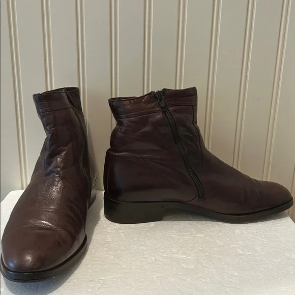 Bally fine Italian Leather ZipUp faux fur lined Ankle Boots men’s size 9 brown