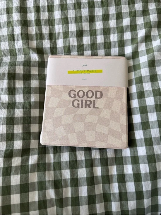 Good Girl Patterned Kindle Oasis Cover in Pale Pink