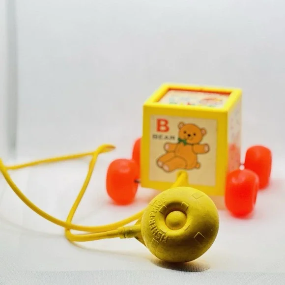 Vintage 1970 Fisher-Price‎ Peek-a-boo Block No. 760 Pull Toy