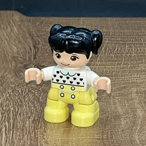 Lego Duplo‎ Figure Asian Girl Daughter Toddler White Shirt Yellow Pants Pigtails