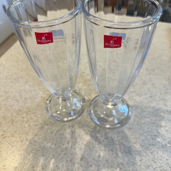 Blinkmax soda fountain glasses, a set of two brand new