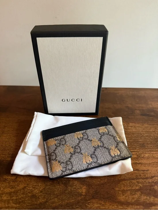 Gucci Surpreme GG Bee Card Case