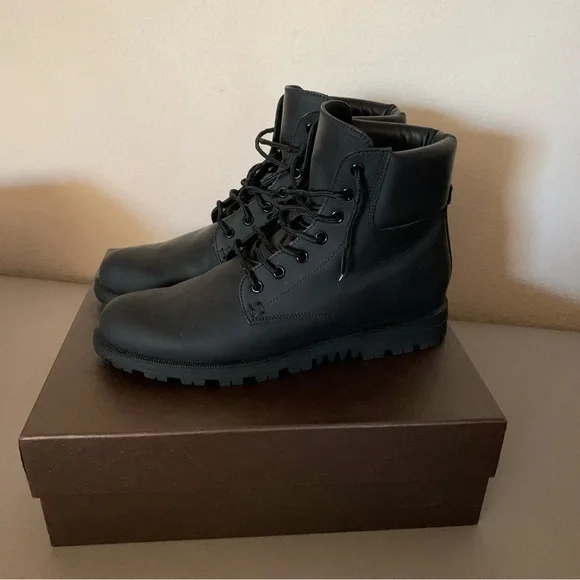 Gucci classic black boots
