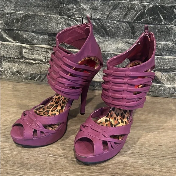 Fredericks of Hollywood Purple Strappy Heels with Leopard‎ insole Women's Size 7
