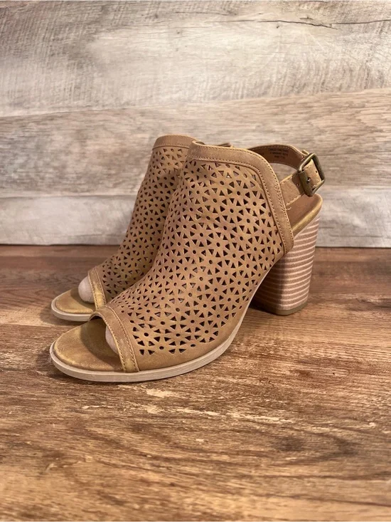 Universal Thread Tan Perforated Block Heel Slingback Sandal