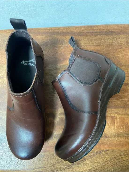 Dansko Women's Frankie Chelsea Boots in Antique Brown Leather