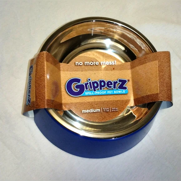 Spill-Proof Pet Bowl, Holds 1.75 cups of food or 14 fl oz of water, NWT.
