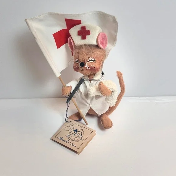 Vintage 1991 Annalee Mobilitee Nurse Mouse Doll w Red Cross Flag 8